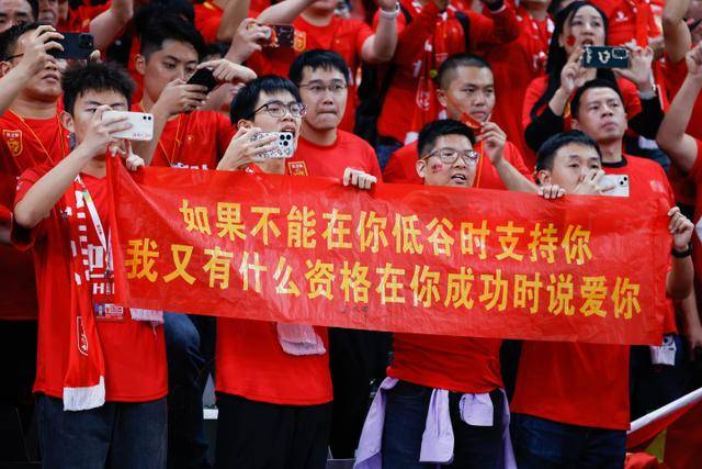 记者：下周卢卡库和阿图尔经纪人与那不勒斯和尤文会谈，讨论未来